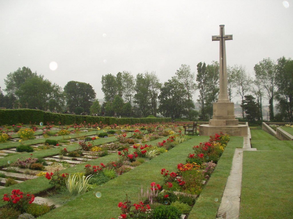 Boulogne Cemetery.JPG