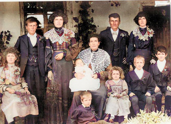 Jolly Family Jan 1905.jpg